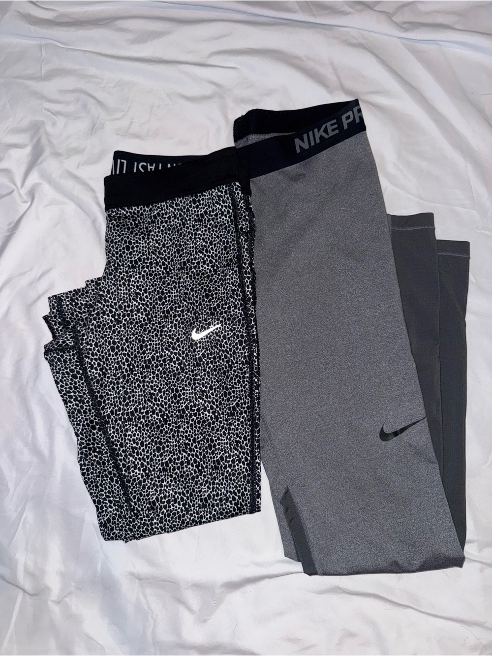 BUNDLE: Nike & New Balance Athletic Tops, Tanks & Leggings – $25